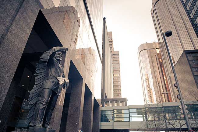 Sitting-Eagle-Statue-Calgary-Downtown